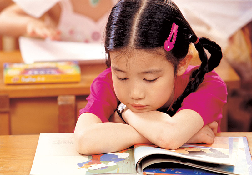 A Chinese Girl Reading A Book Xuelin Learning Hub-Xuelin Learning Hub